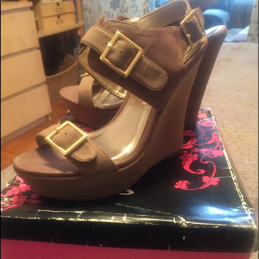 Platforms - Picture 2 of 2